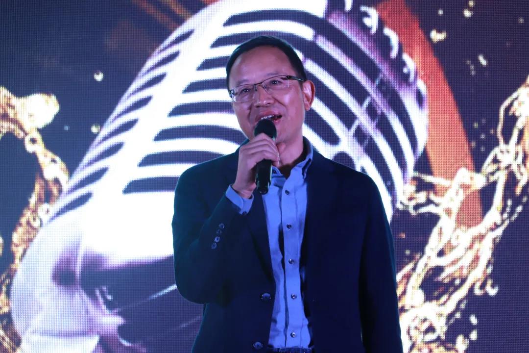 黃壽金董事長致辭并獻唱