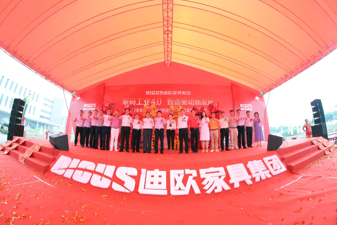 出席奠基儀式的領導、嘉賓合影